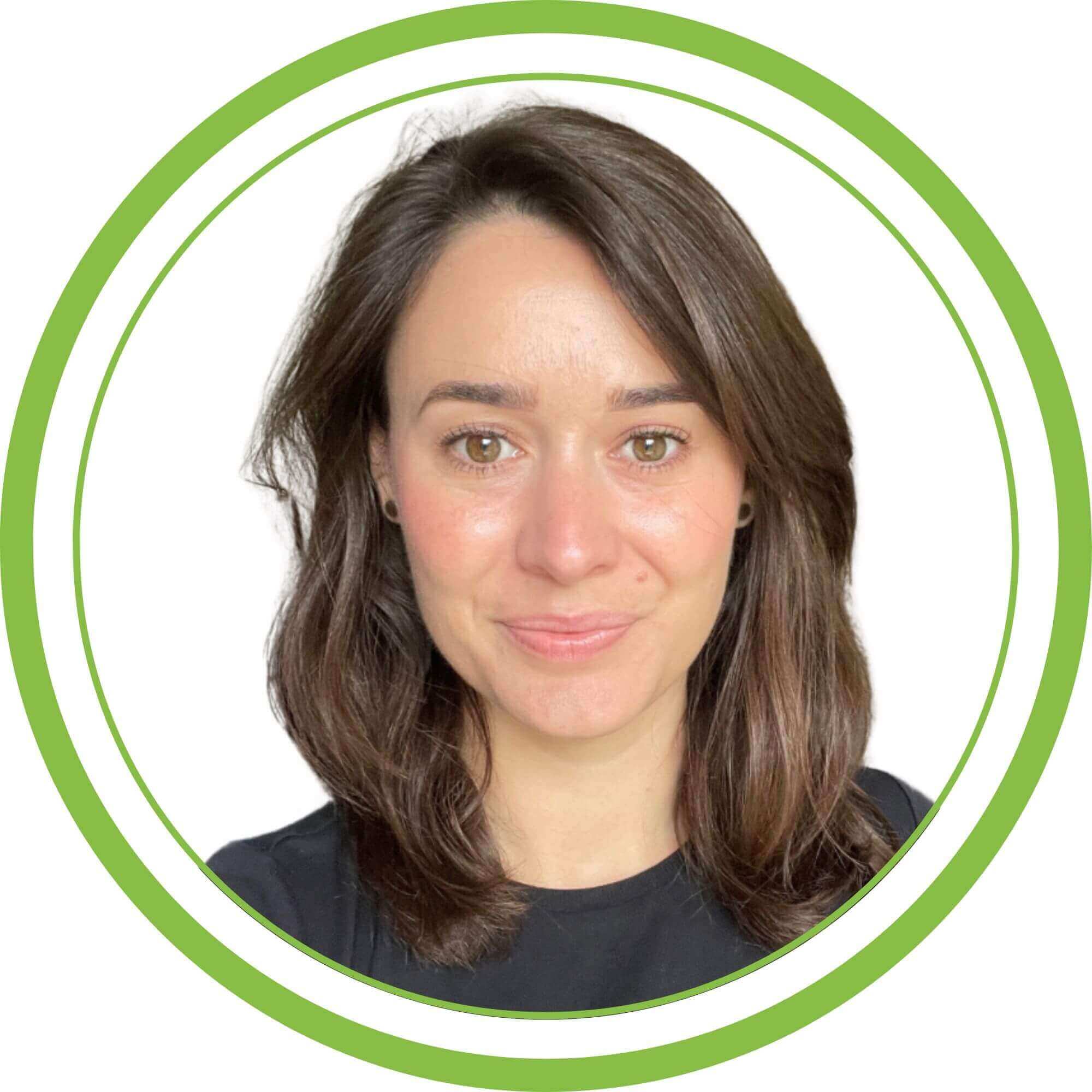 Rachel, one of our trainers. White background and a green circular frame.