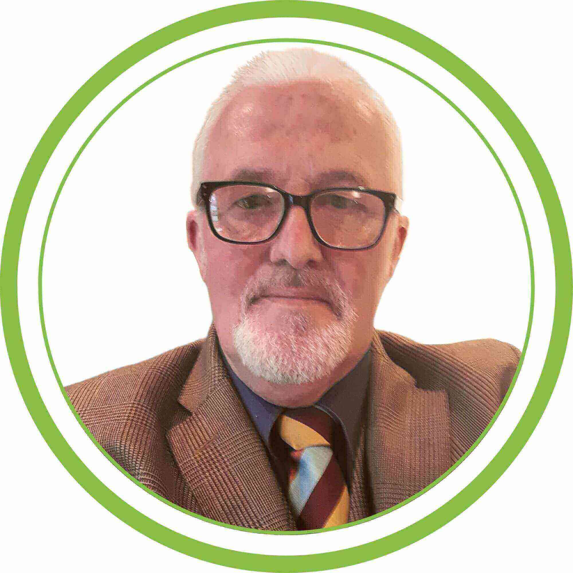 David, one of our trainers. A white background and a green circular frame.