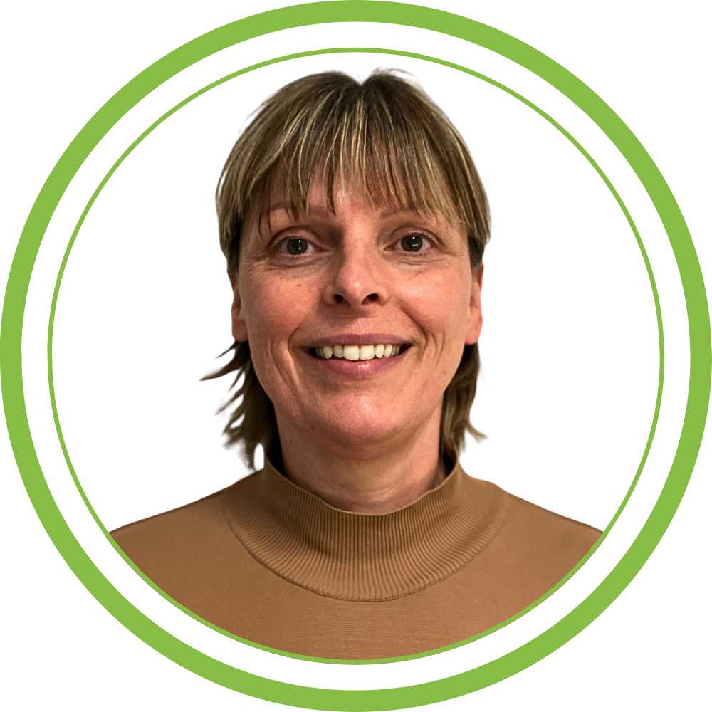 A picture of Lisa, one of our trainers. Head and shoulder picture with a green circular frame and white background.